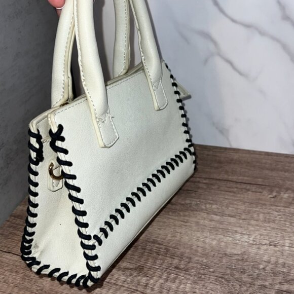 Charming Charlie Small White Purse - Picture 5 of 6